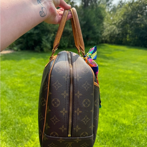 Authentic Louis Vuitton Deauville Handbag - Picture 2 of 9